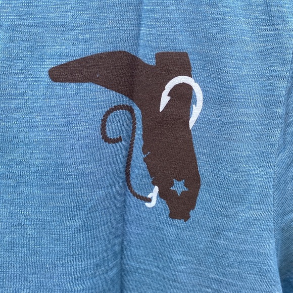 NWT Florida Cracker Trading Company T-shirt size S. Fish Camp Badge Vneck - Picture 2 of 14